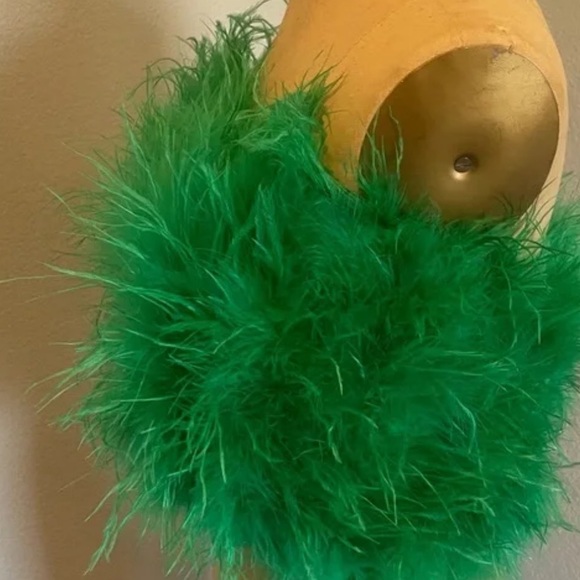 Buddy Love- SZ S Green Fancy Strapless Feather Crop Top - Picture 3 of 9